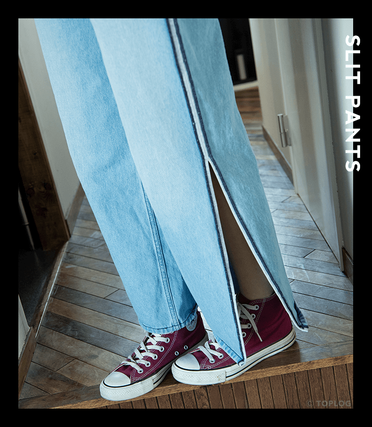 スリットが女性らしいデニムパンツ